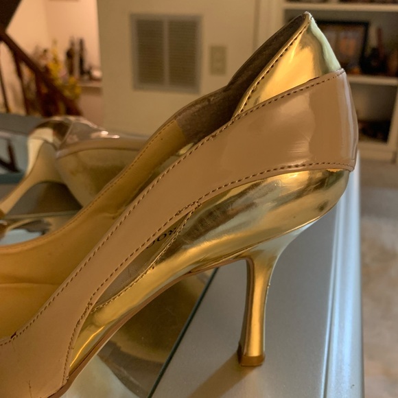 AUDREY BROOKE Gold and Tan pump Size 8 1/2 - Picture 3 of 10